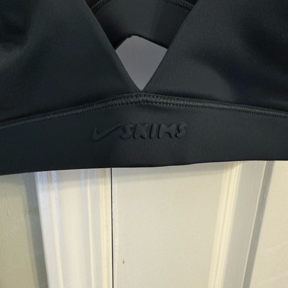 Nike / SKIMS Triangle Bra - Picture 2 of 6